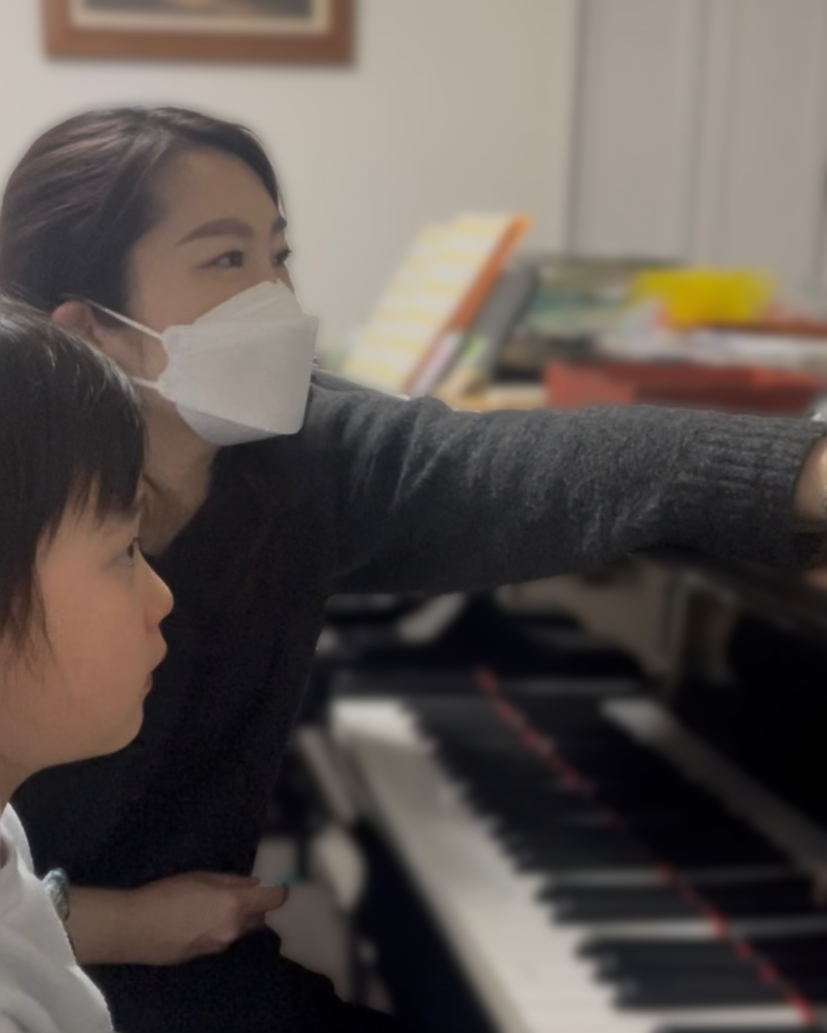 横浜市旭区阿多ピアノ教室　ピアノレッスン風景　小１